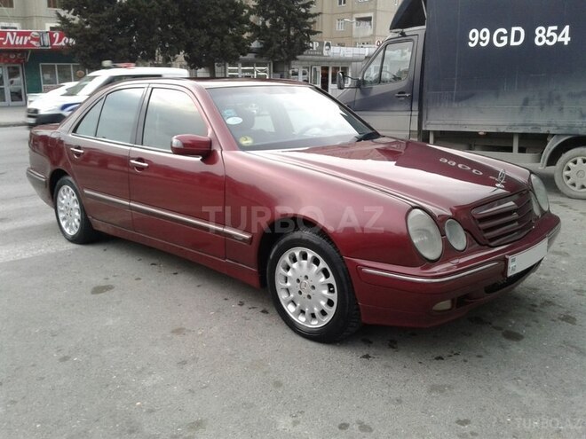 Mercedes E 220 1999, 332,000 km - 2.2 л - Bakı