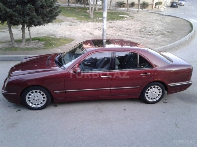 Mercedes E 220 1999, 332,000 km - 2.2 л - Bakı