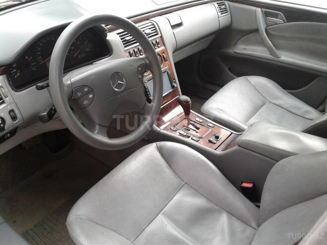 Mercedes E 220 1999, 332,000 km - 2.2 л - Bakı