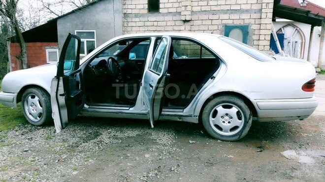 Mercedes E 250 1998, 475,260 km - 2.5 л - Astara