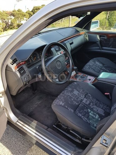 Mercedes E 200 1997, 212,000 km - 2.0 l - Bakı