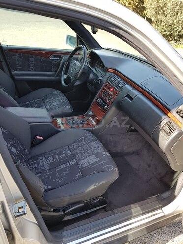 Mercedes E 200 1997, 212,000 km - 2.0 l - Bakı