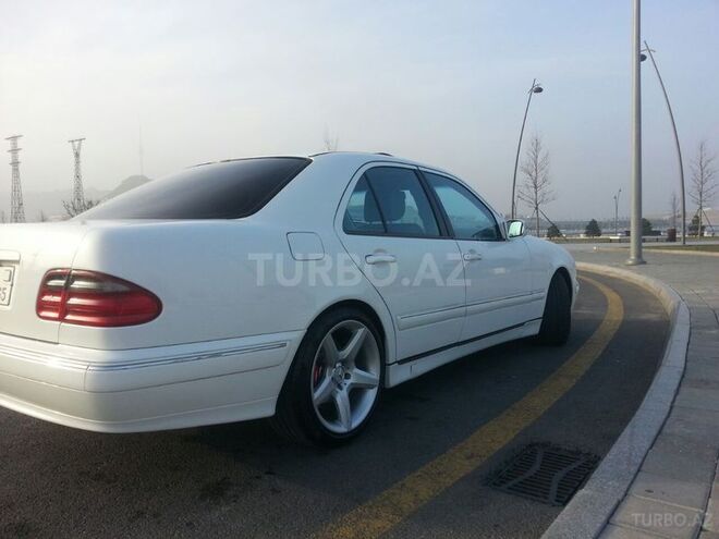 Mercedes E 320 1999, 246,000 km - 3.2 л - Bakı
