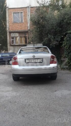 Volkswagen Passat 2003, 300,000 km - 2.0 л - Bakı