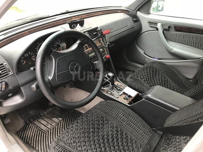 Mercedes C 230 1997, 256,000 km - 2.3 l - Bakı