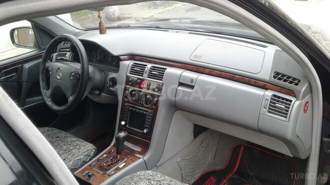 Mercedes E 270 2000, 208,523 km - 2.7 l - Bakı
