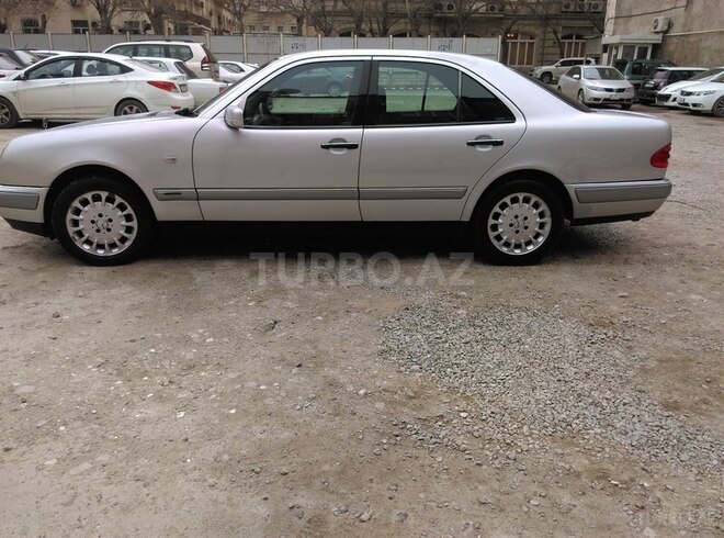 Mercedes E 220 1999, 270,000 km - 2.0 l - Bakı