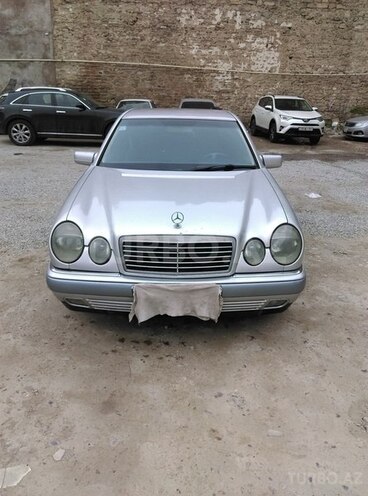 Mercedes E 220 1999, 270,000 km - 2.0 l - Bakı