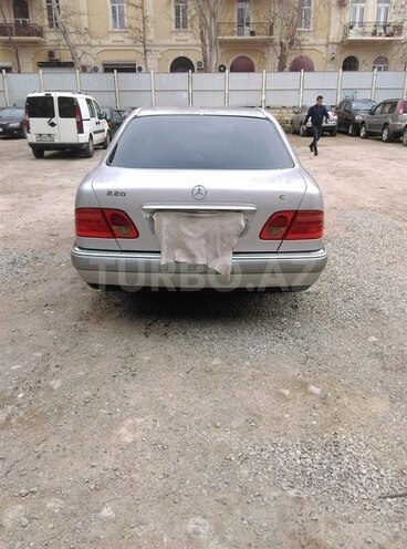 Mercedes E 220 1999, 270,000 km - 2.0 l - Bakı