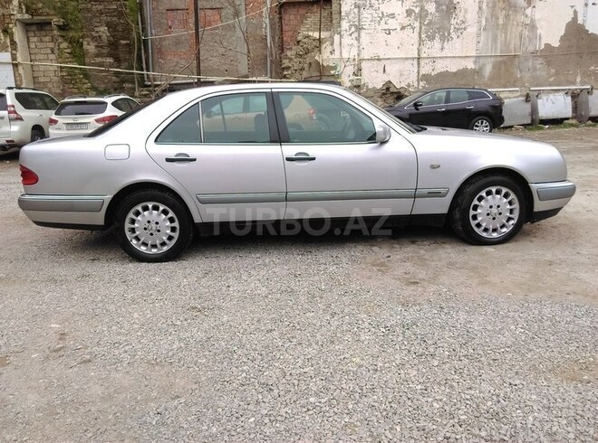 Mercedes E 220 1999, 270,000 km - 2.0 l - Bakı
