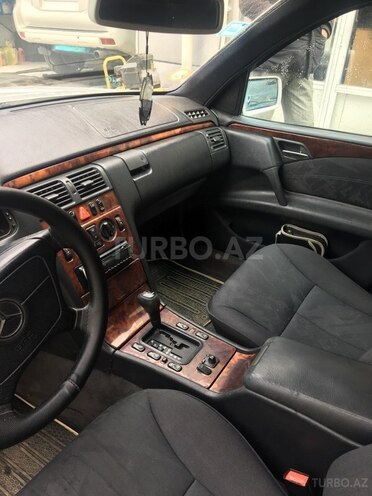Mercedes E 240 1998, 305,350 km - 2.4 l - Bakı