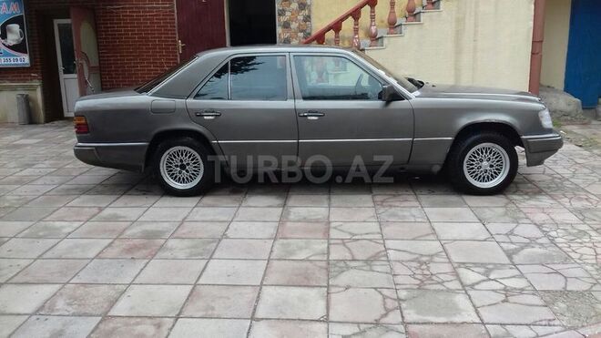 Mercedes E 230 1991, 325,000 km - 2.3 l - Bakı
