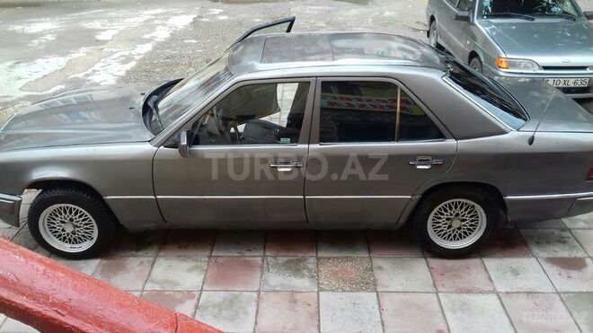 Mercedes E 230 1991, 325,000 km - 2.3 l - Bakı