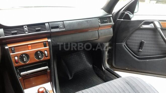 Mercedes E 230 1991, 325,000 km - 2.3 l - Bakı