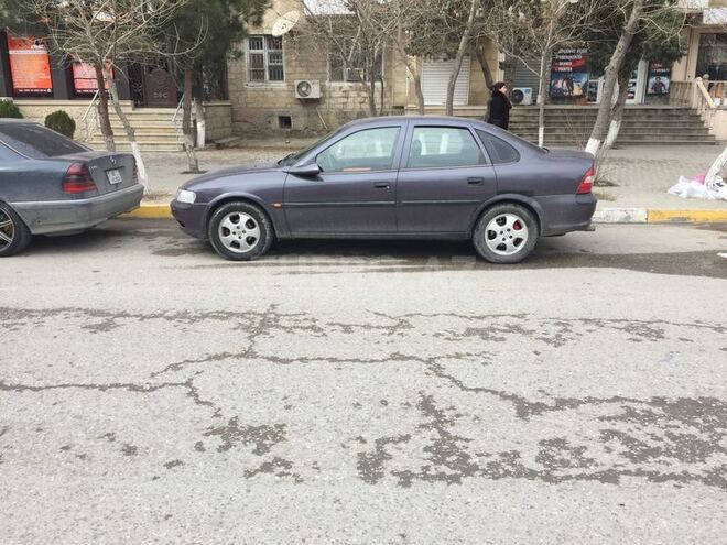 Opel Vectra 1996, 221,410 km - 1.6 л - Sumqayıt