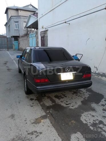Mercedes E 280 1994, 250,000 km - 2.8 l - Bakı