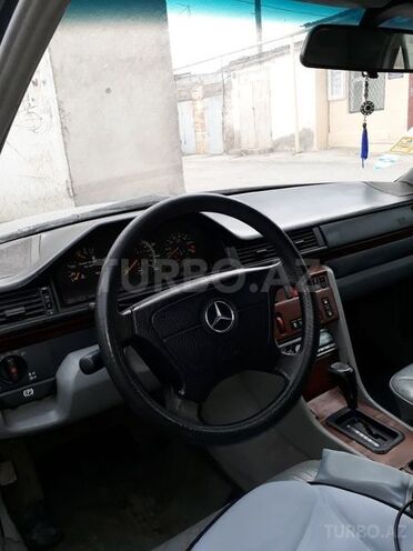 Mercedes E 280 1994, 250,000 km - 2.8 l - Bakı