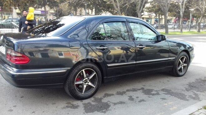 Mercedes E 220 2000, 295,000 km - 2.2 l - Bakı