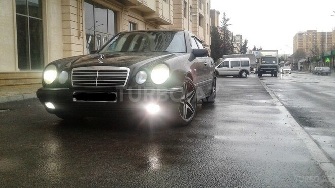 Mercedes E 230 1999, 27,700 km - 2.4 l - Bakı