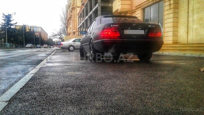 Mercedes E 240 2000, 274,000 km - 2.6 l - Bakı