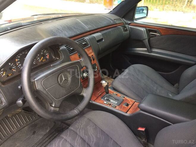 Mercedes E 230 1995, 291,000 km - 2.3 л - Bakı