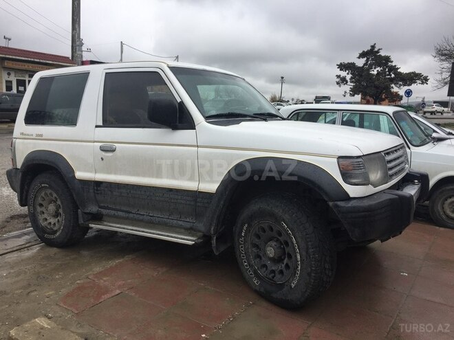 Mitsubishi Pajero 1993, 390,000 km - 2.4 l - Bakı