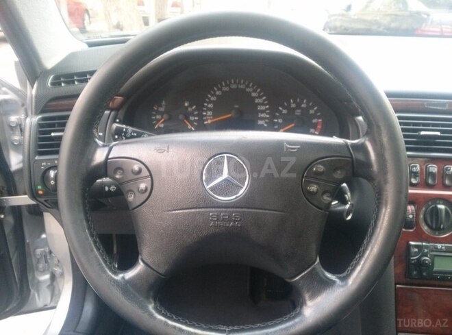 Mercedes E 240 2001, 247,000 km - 2.6 l - Bakı