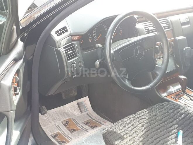 Mercedes E 240 1998, 320,000 km - 2.4 l - Bakı