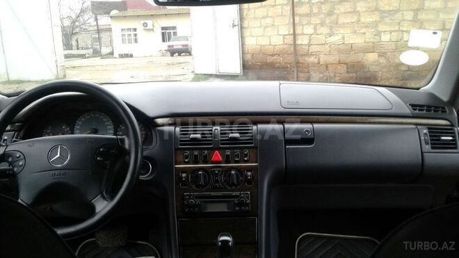 Mercedes E 240 2001, 250,000 km - 2.6 l - Bakı