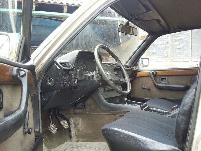 BMW 728 1984, 302,000 km - 2.8 л - Qəbələ
