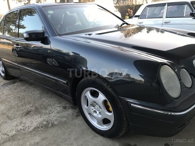 Mercedes E 240 2001, 318,000 km - 2.6 l - Astara