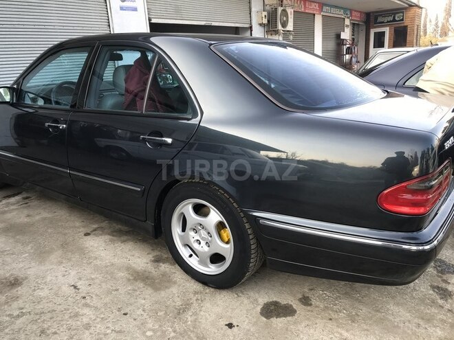 Mercedes E 240 2001, 318,000 km - 2.6 l - Astara