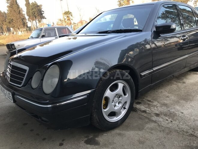 Mercedes E 240 2001, 318,000 km - 2.6 l - Astara