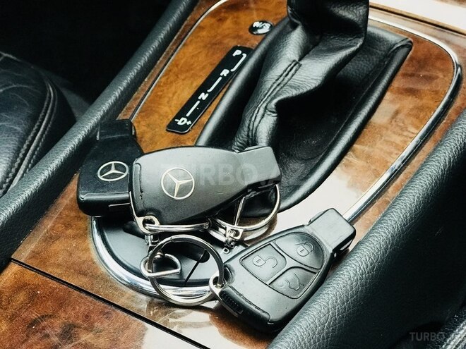 Mercedes E 240 2003, 303,000 km - 2.6 l - Bakı