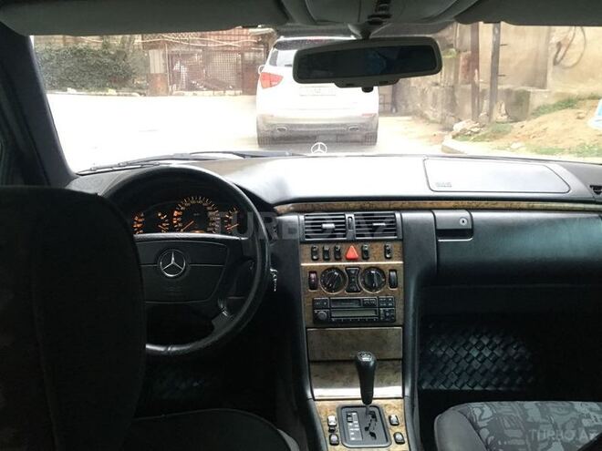 Mercedes E 320 1996, 399,000 km - 3.2 l - Bakı