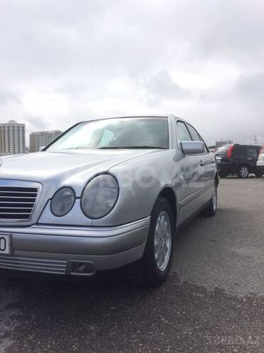 Mercedes E 240 1998, 233,000 km - 2.4 l - Bakı