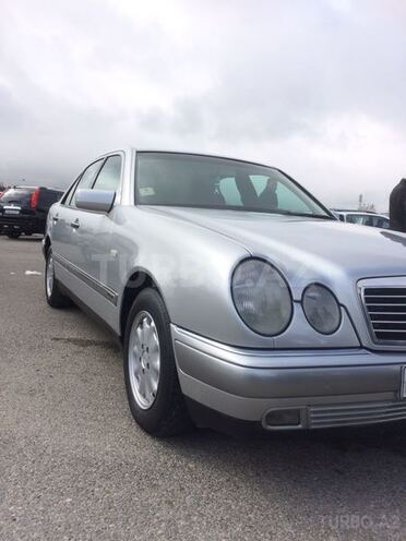 Mercedes E 240 1998, 233,000 km - 2.4 l - Bakı