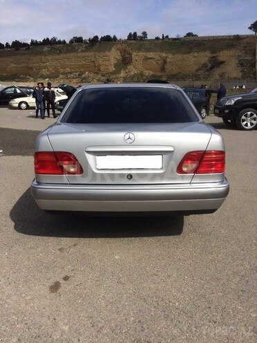 Mercedes E 240 1998, 234,000 km - 2.4 l - Bakı