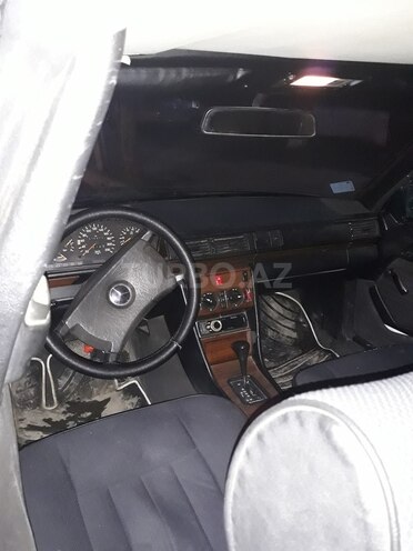 Mercedes E 230 1990, 260,000 km - 0.2 л - Gəncə