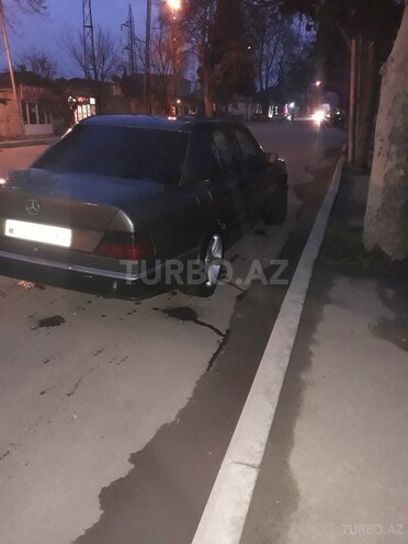 Mercedes E 230 1990, 260,000 km - 0.2 л - Gəncə