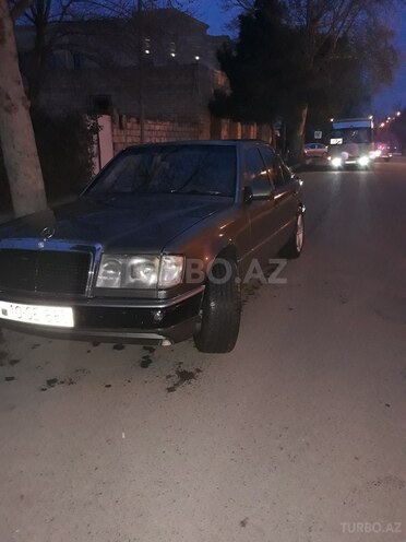 Mercedes E 230 1990, 260,000 km - 0.2 л - Gəncə