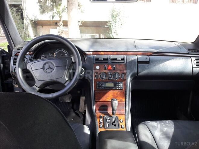 Mercedes E 240 1997, 298,789 km - 2.4 l - Gəncə