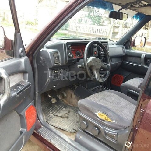 Isuzu  1993, 298,000 km - 3.1 л - Şirvan
