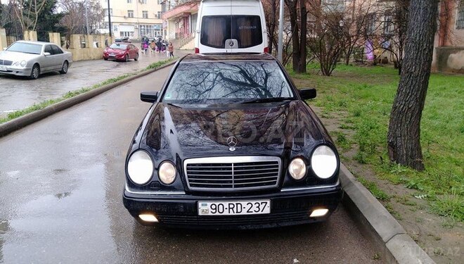 Mercedes E 240 1999, 270,000 km - 2.4 l - Bakı