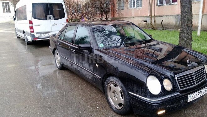 Mercedes E 240 1999, 270,000 km - 2.4 l - Bakı