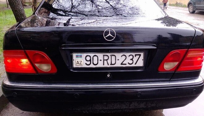 Mercedes E 240 1999, 270,000 km - 2.4 l - Bakı