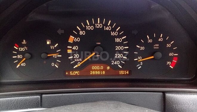 Mercedes E 240 1999, 270,000 km - 2.4 l - Bakı