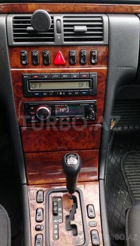 Mercedes E 240 1999, 270,000 km - 2.4 l - Bakı
