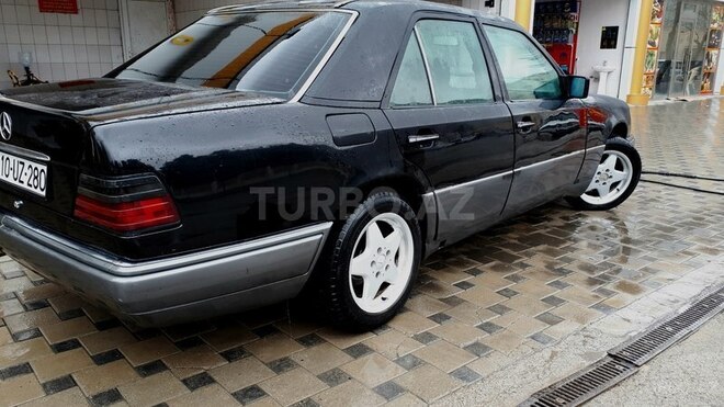 Mercedes E 280 1993, 428,000 km - 2.8 l - Bakı