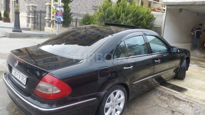 Mercedes E 220 2004, 277,565 km - 2.2 l - Bakı